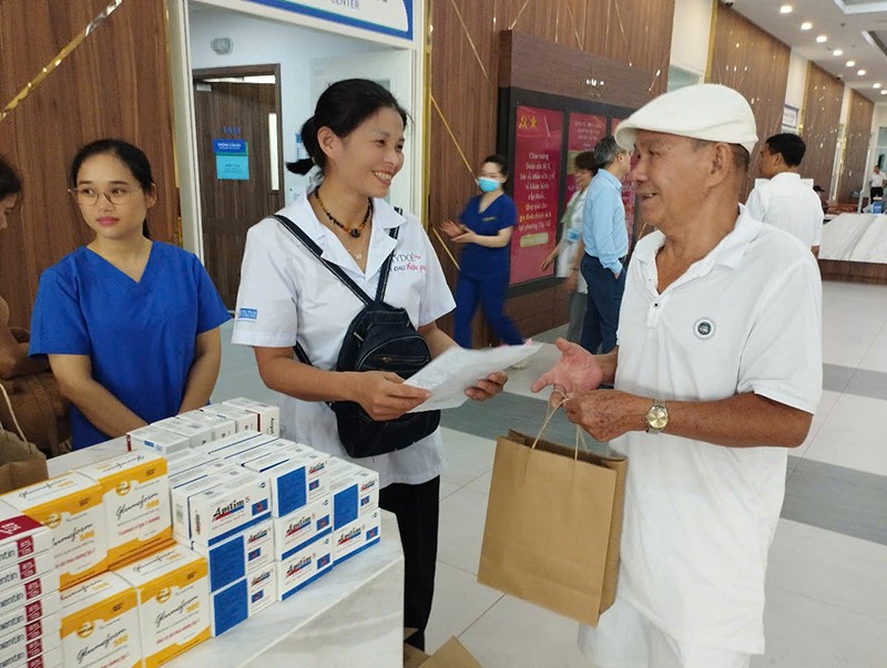 Hơn 160 thương, bệnh binh, người có công được khám, tư vấn sức khoẻ