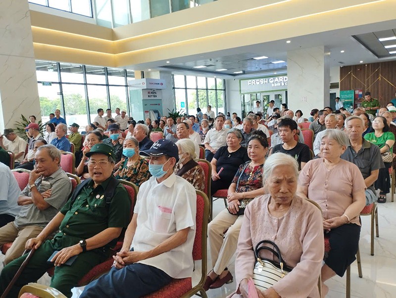 Hơn 160 thương, bệnh binh, người có công được khám, tư vấn sức khoẻ