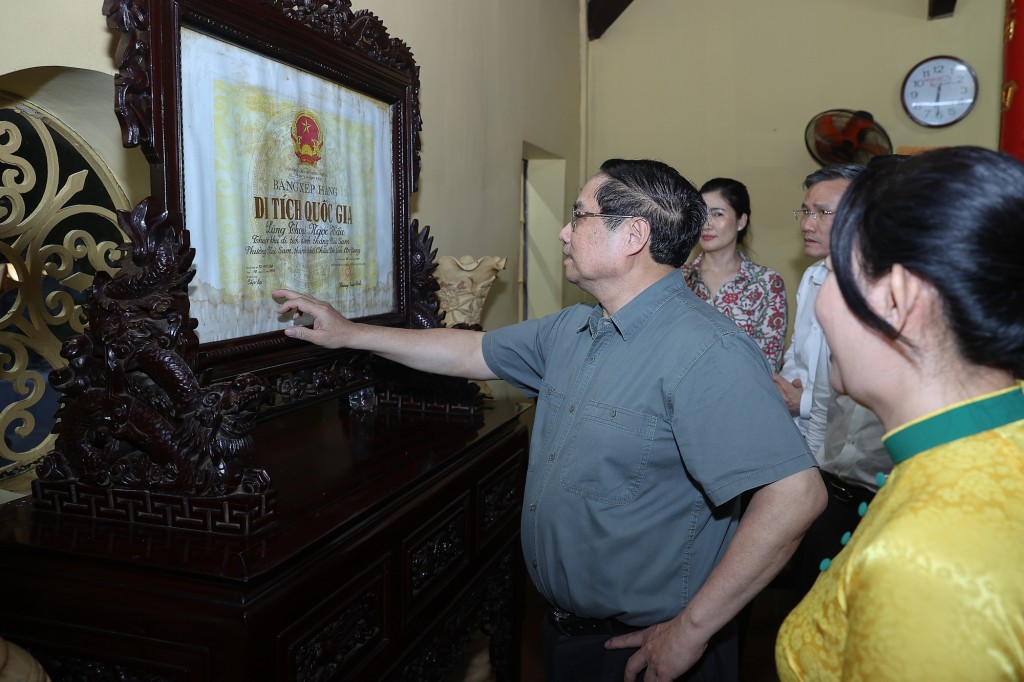 Thủ tướng Phạm Minh Chính thăm Lăng Thoại Ngọc Hầu