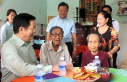 Phó Thủ tướng Chính phủ Mai Văn Chính thăm gia đình chính sách tại Tây Ninh