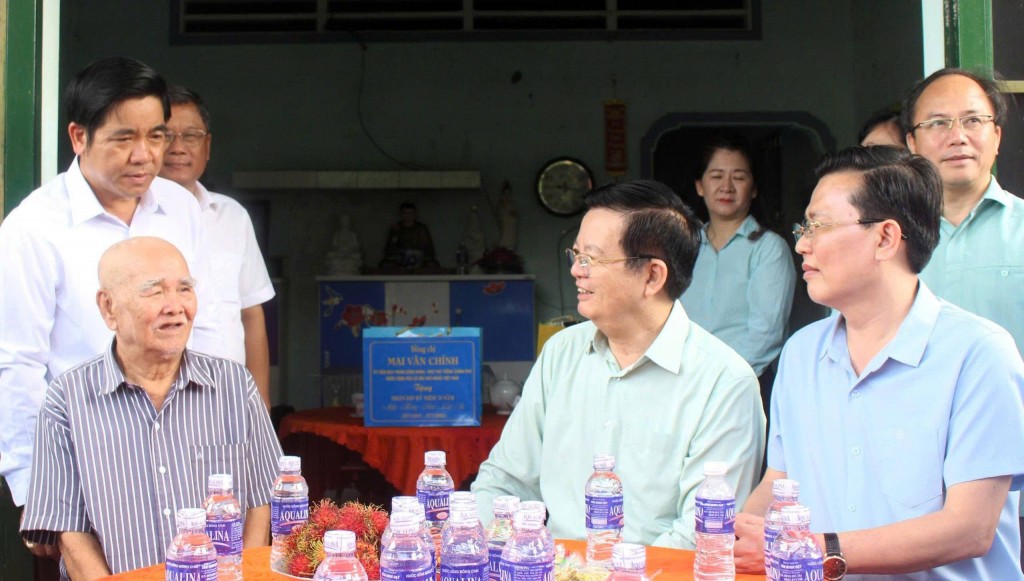Phó Thủ tướng Chính phủ Mai Văn Chính thăm gia đình chính sách tại Tây Ninh