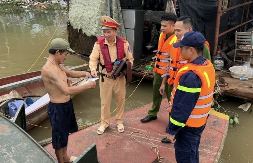 Người dân cần làm gì để giữ an toàn khi dông bão xảy ra