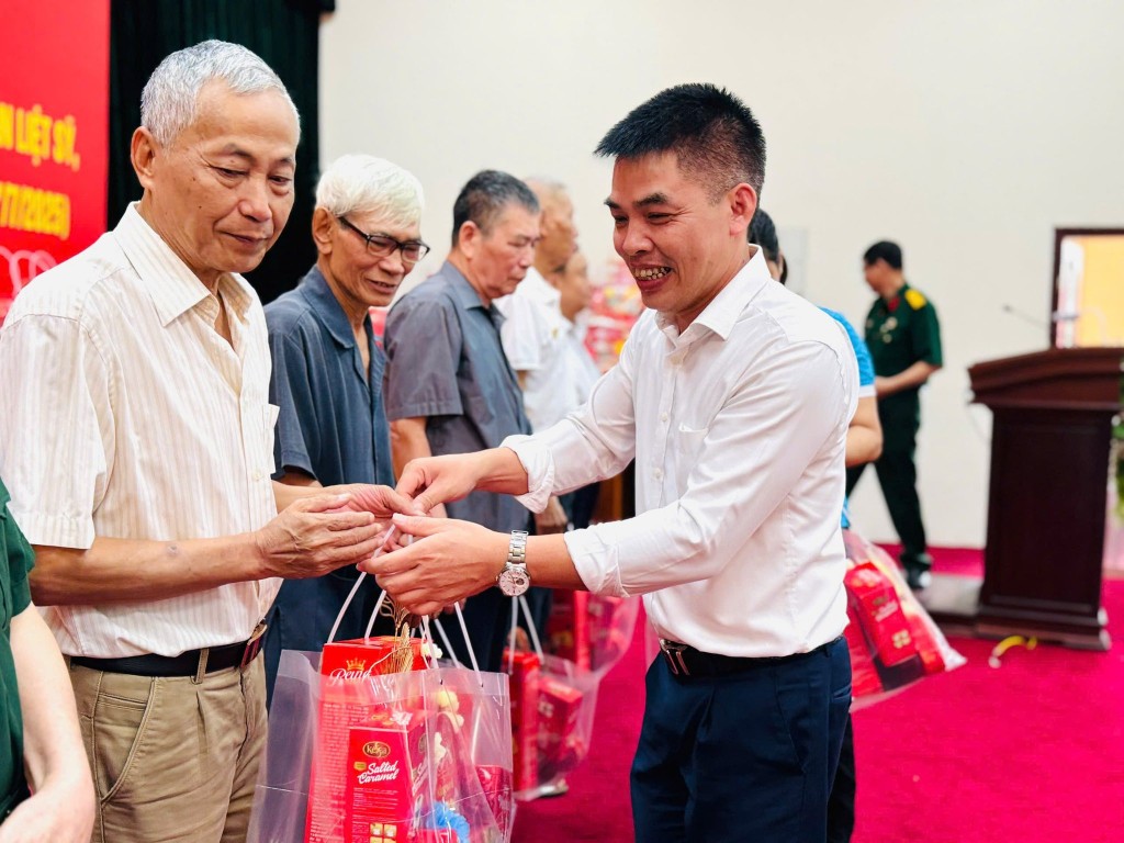 Ủy ban MTTQ xã Thanh Trì tri ân người có công