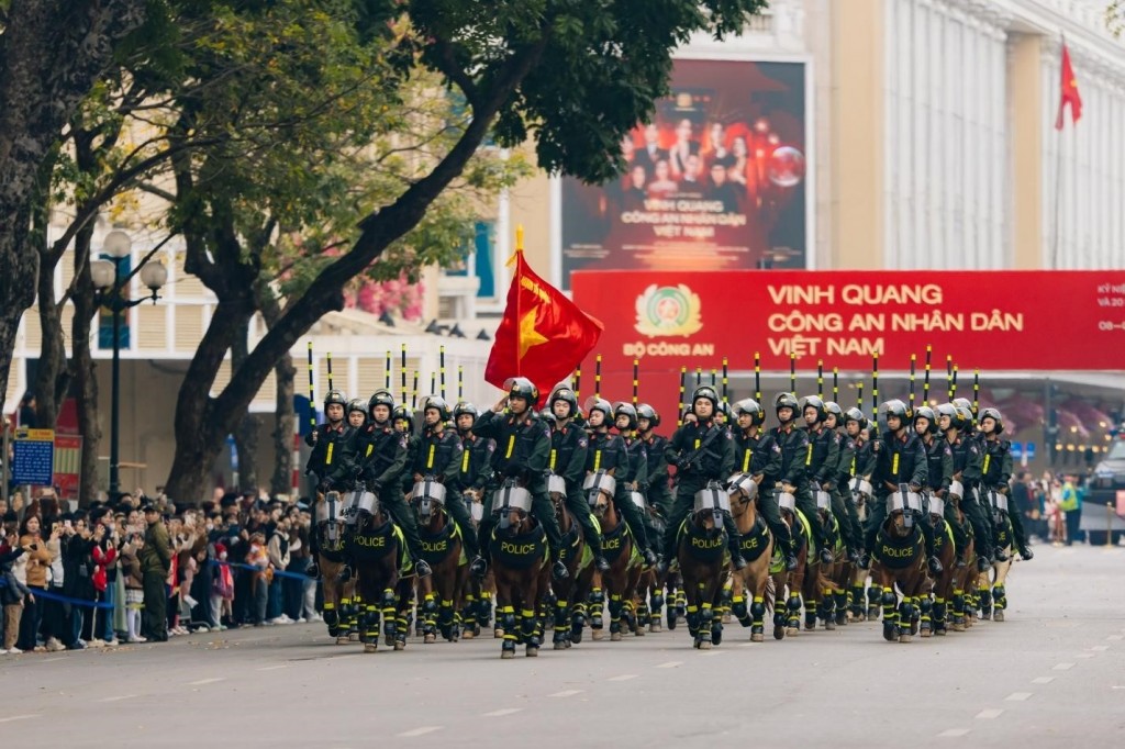Đẩy mạnh triển khai tuyên truyền cao điểm hướng tới kỷ niệm 80 năm Ngày truyền thống Công an Nhân dân Việt Nam (19/8/1945 – 19/8/2025) và 20 năm Ngày hội Toàn dân bảo vệ an ninh Tổ quốc (19/8/2005 – 19/8/2025). Ảnh minh hoạ