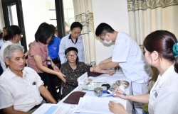 Hơn 150 người có công được khám, tư vấn sức khỏe, cấp phát thuốc