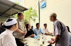 Lãnh đạo xã Đại Thanh động viên gia đình nạn nhân vụ lật tàu