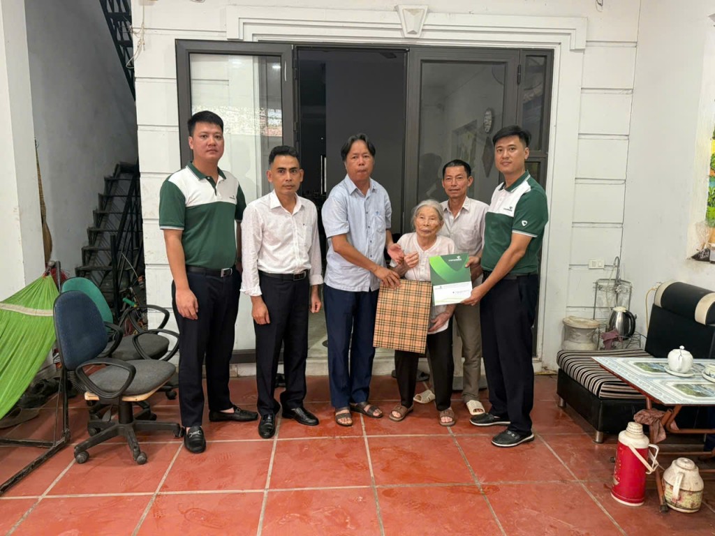 Thăm hỏi, tri ân các đồng chí thương - bệnh binh và gia đình liệt sĩ
