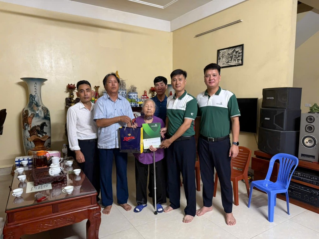 Thăm hỏi, tri ân các đồng chí thương - bệnh binh và gia đình liệt sĩ