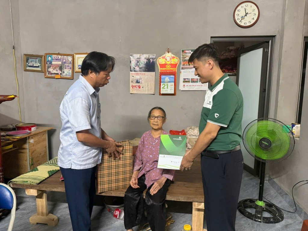 Thăm hỏi, tri ân các đồng chí thương - bệnh binh và gia đình liệt sĩ