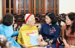 Lãnh đạo Hội LHPN Việt Nam thăm gia đình chính sách tại Hà Nội