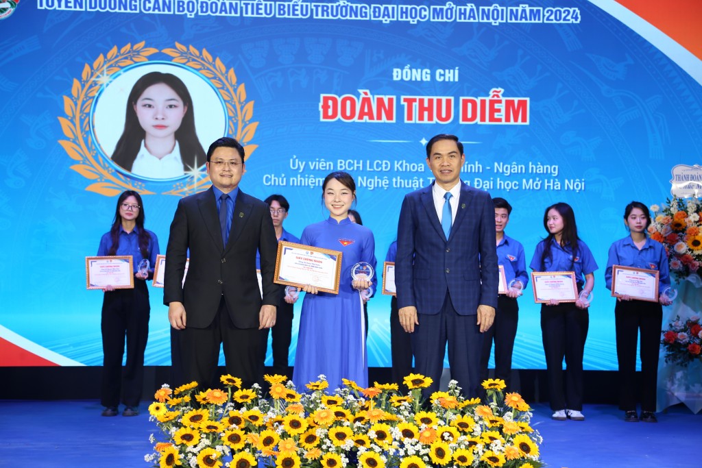 Lãnh đạo Trường Đại học Mở Hà Nội