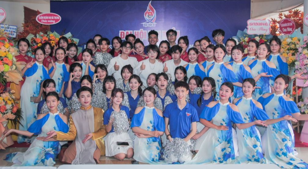 là Chủ nhiệm CLB Nghệ thuật