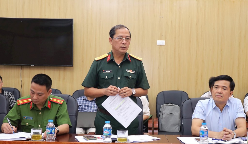 Lãnh đạo Bộ Tư lệnh Thủ đô Hà Nội và Công an thành phố khẳng định sẽ hỗ trợ các địa phương bảo đảm an toàn tính mạng, tài sản của người dân trong các tình huống thiên tai, sự cố. Ảnh: Kim Nhuệ