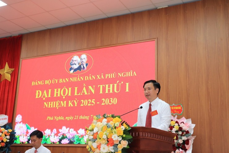 Đồng chí Nguyễn Đình Sỹ - Phó Bí thư Đảng ủy, Chủ tịch UBND xã Phú Nghĩa, Bí thư Đảng ủy UBND khai mạc Đại hội