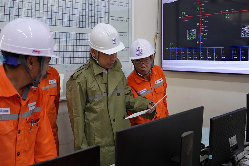 Đoàn kiểm tra EVN kiểm tra công tác chuẩn bị ứng phó bão WHIPHA tại các trạm 110kV tại Hải Phòng
