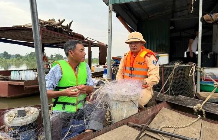 Hà Nội rà soát, sơ tán người dân ra khỏi vùng nguy hiểm