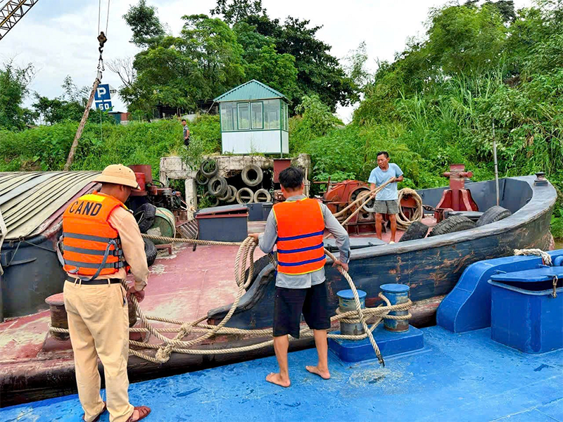 Tuyên truyền, hỗ trợ ngư dân neo đậu tàu thuyền, ứng phó với bão số 3 theo phương châm 4 tại chỗ