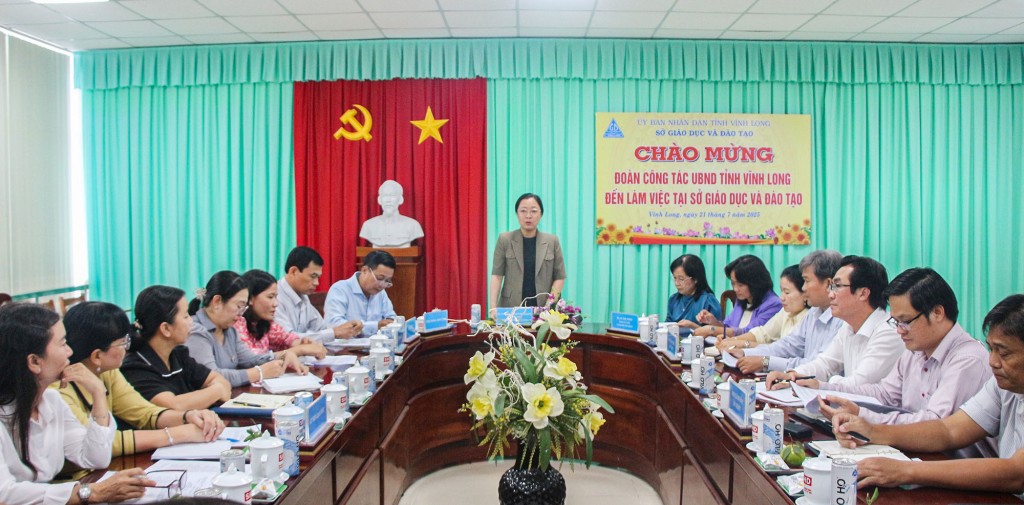Đoàn công tác UBND tỉnh làm việc với Sở Giáo dục và Đào tạo
