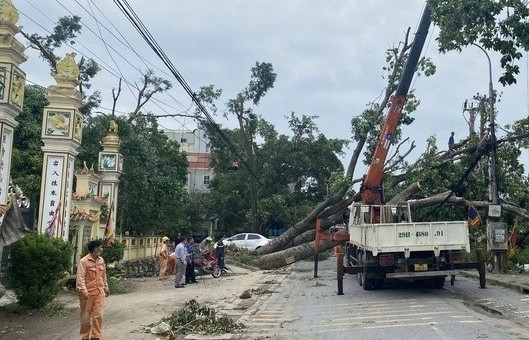 UBND xã Thanh Trì ứng trực 24/24h để phòng, chống bão số 3