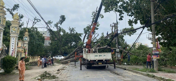 Sự chỉ đạo kịp thời và hành động nhanh chóng của chính quyền cùng các lực lượng chức năng xã Thanh Trì đã thể hiện tinh thần chủ động, quyết liệt trong công tác phòng, chống thiên tai