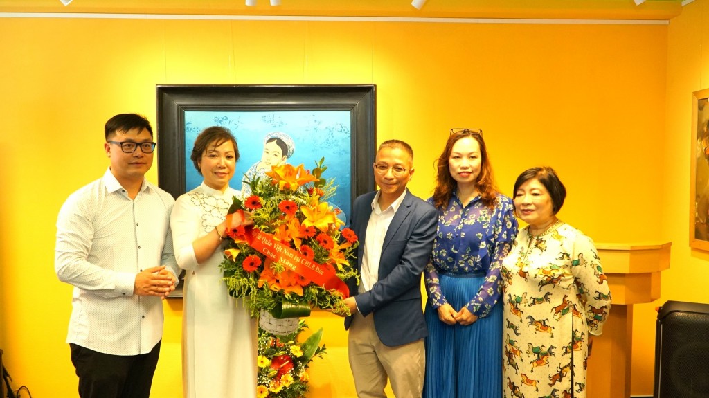 Khai trương phòng tranh 