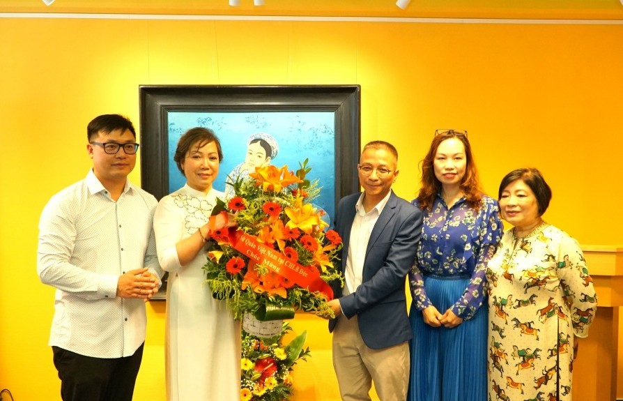 Khai trương phòng tranh "Việt Nam - Miền đất ánh sáng" ở Berlin (Đức)