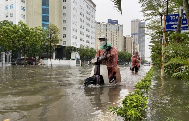Cảnh báo ngập lụt do mưa lớn tại khu vực nội thành Hà Nội