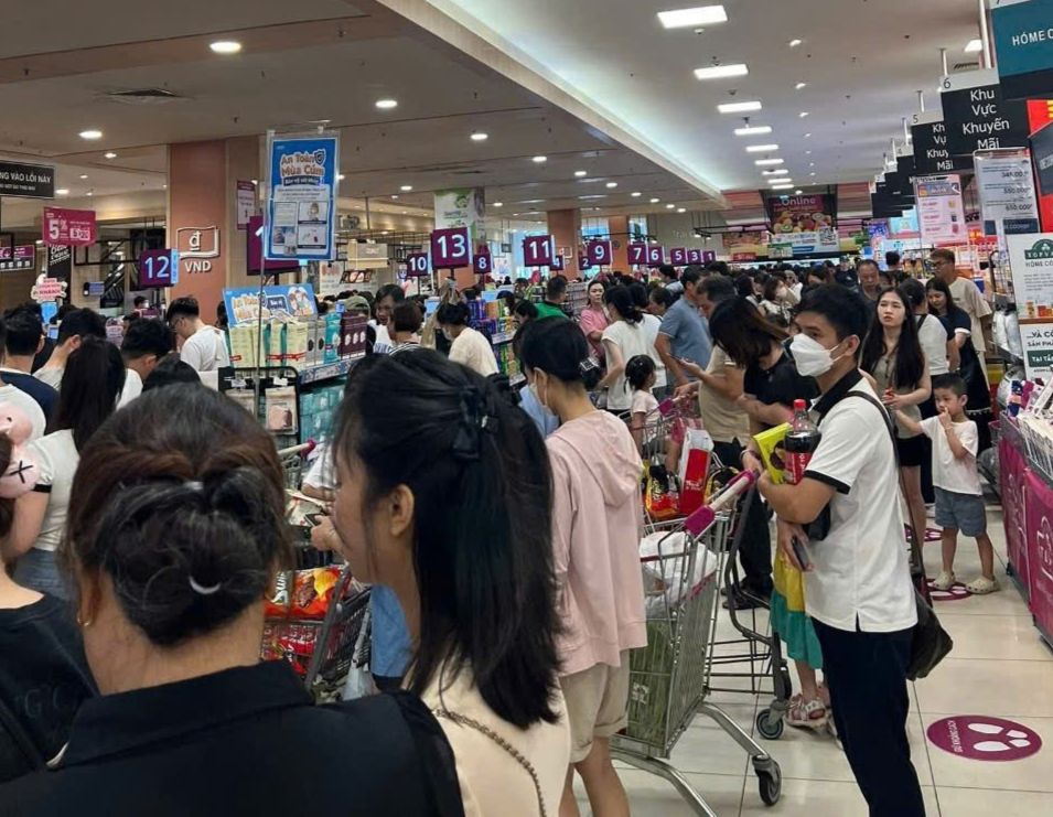 Đảm bảo cung ứng đủ hàng hóa cho người dân phòng chống bão