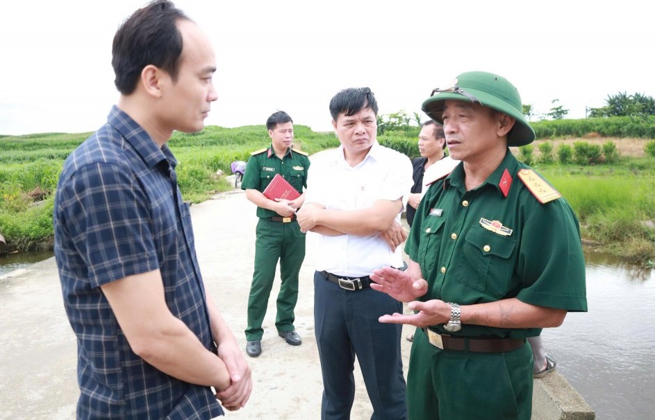Bộ Tư lệnh Thủ đô kiểm tra việc phòng chống bão ở xã Minh Châu