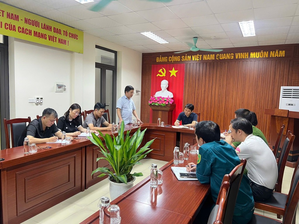 Đồng chí Chủ tịch UBND phường tổ chức họp khẩn ngay trong đêm khi có những cơn giông gió đầu tiên 