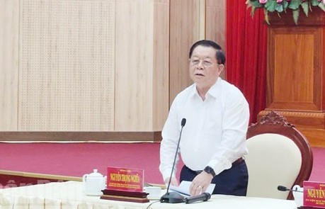 Đồng chí Nguyễn Trọng Nghĩa làm việc với Tỉnh ủy An Giang