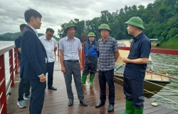 Nhiều ao hồ lớn, xã Đoài Phương khẩn trương chống bão