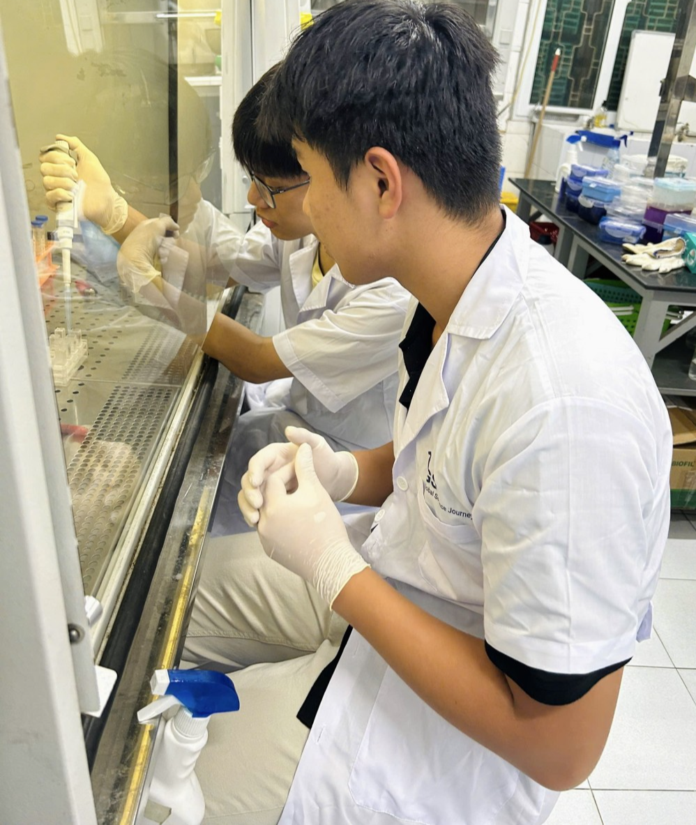 Vảy cá hóa vật liệu y sinh, học sinh Việt đoạt Vàng quốc tế