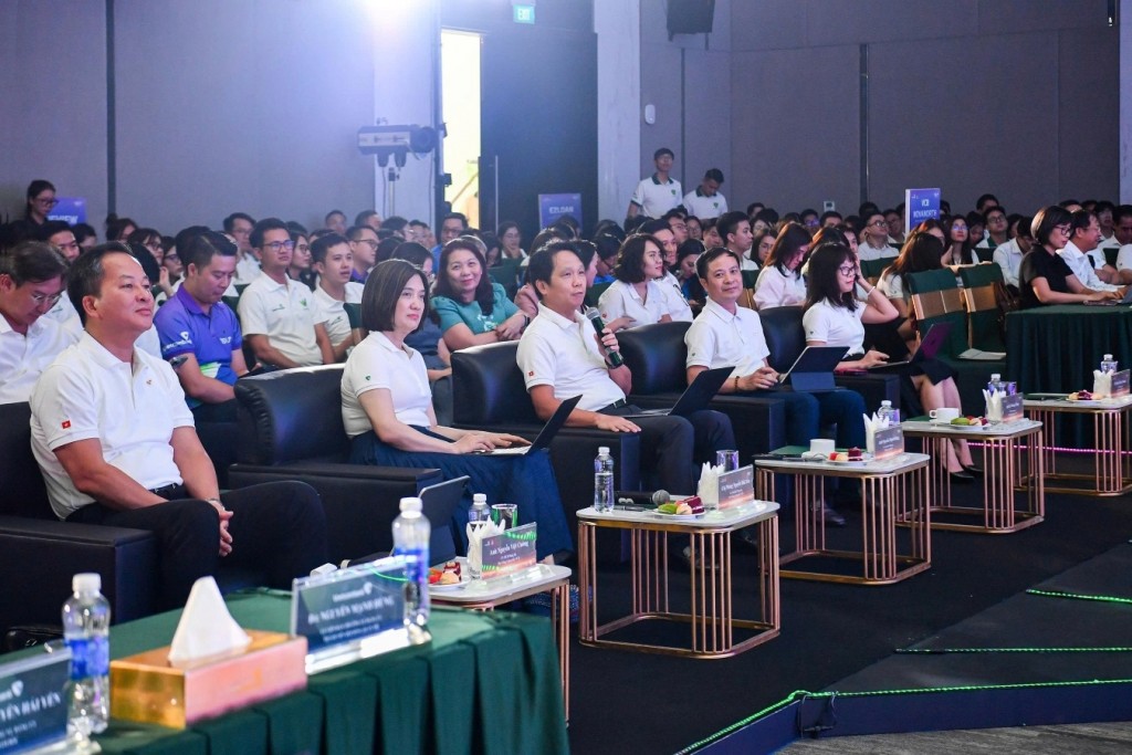 Hội đồng Ban Giám khảo trong phần thương thuyết tại Cuộc thi đổi mới sáng tạo