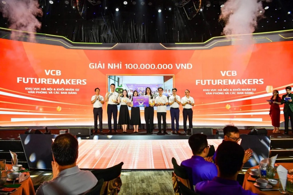 Giải Nhì thuộc về đội VCB FutureMakers - Liên quân Khu vực Hà Nội & Khối Nhân sự, Văn phòng và Các Ban Đảng