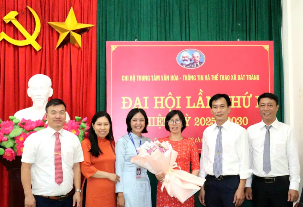 Đại hội các chi bộ trực thuộc Đảng bộ UBND xã Bát Tràng