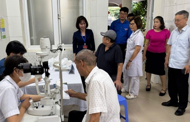 Khám bệnh, cấp phát thuốc miễn phí tri ân người có công
