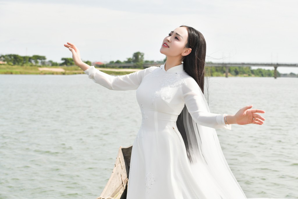 MV “Còn mãi với non sông” - tiếng hát tri ân của Khánh Ly
