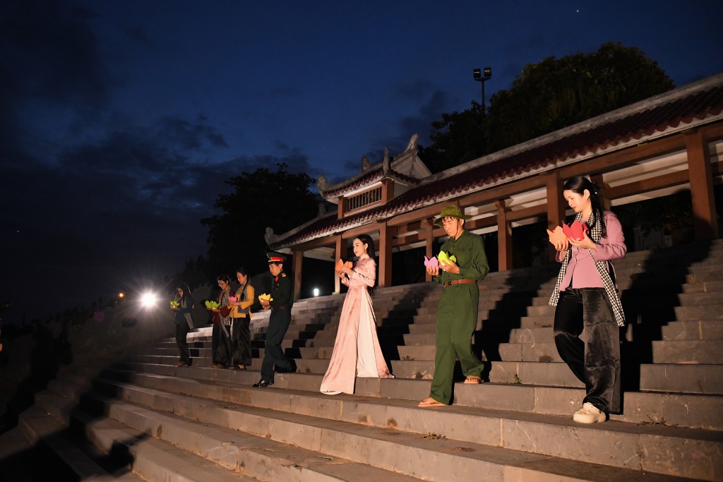MV “Còn mãi với non sông” - tiếng hát tri ân của Khánh Ly