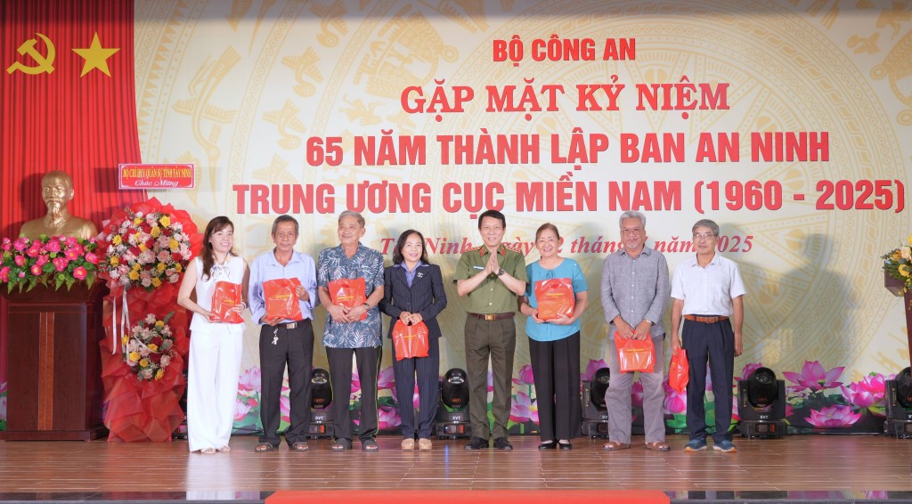 Gặp mặt kỷ niệm 65 năm lập Ban An ninh TW Cục miền Nam