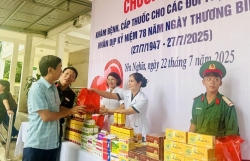 Khám sức khỏe, tặng quà người có công phường Yên Nghĩa