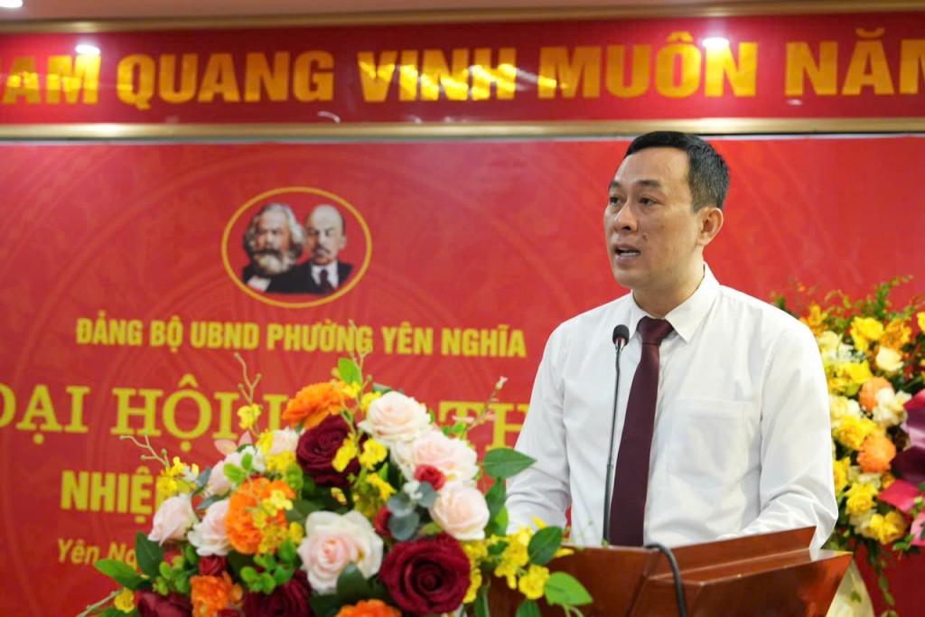 Đồng chí Lê Xuân Hoàn - Phó Bí thư Đảng ủy, Chủ tịch UBND phường phát biểu tại Đại hội