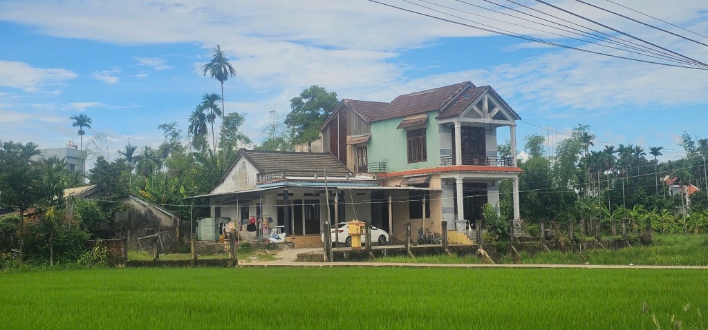 Gánh dự án treo suốt 8 năm, con cái phải đi ở trọ dầm dề