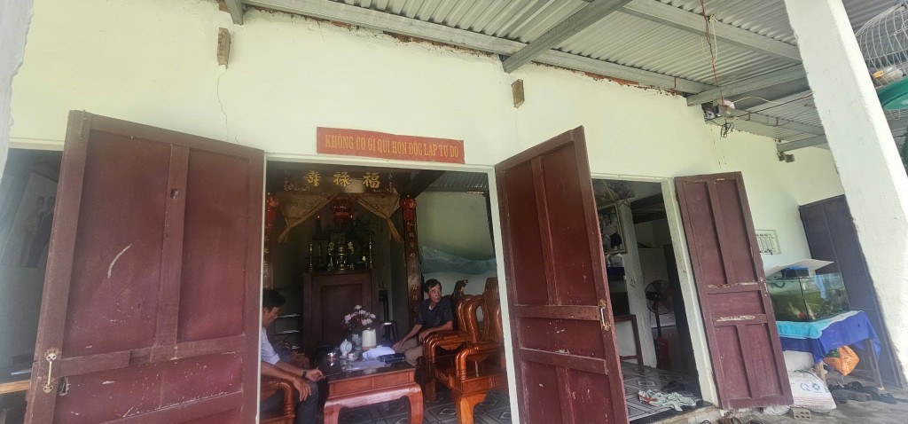 Gánh dự án treo suốt 8 năm, con cái phải đi ở trọ dầm dề