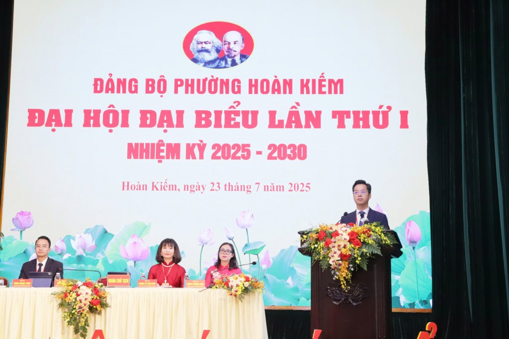 Đồng chí Vũ Đăng Định - Thành uỷ viên, Bí thư Đảng uỷ, Chủ tịch HĐND phường Hoàn Kiếm phát biểu khai mạc Đại hội