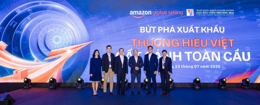 Hội nghị Bứt phá Xuất khẩu: Thương hiệu Việt cất cánh toàn cầu tại Hà Nội với sự tham dự của đại diện lãnh đạo Cục Xúc tiến Thương mại (Vietrade) - Bộ Công thương, Hiệp hội Dệt may Việt Nam (VITAS) và Amazon Global Selling Việt Nam