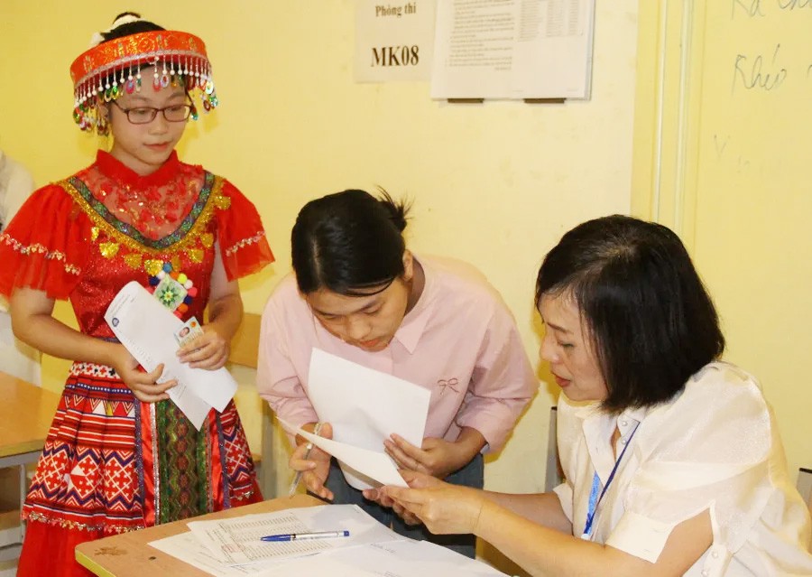 Thí sinh đăng ký dự thi môn năng khiếu vào trường Đại học Sư phạm Hà Nội