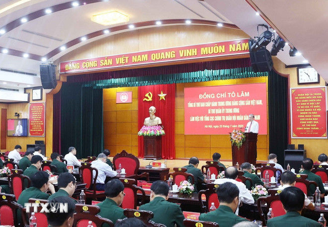 Xây dựng Quân đội vững mạnh về chính trị, gắn bó máu thịt với Nhân dân