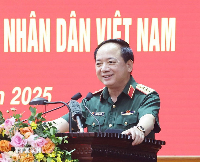 Xây dựng Quân đội vững mạnh về chính trị, gắn bó máu thịt với Nhân dân
