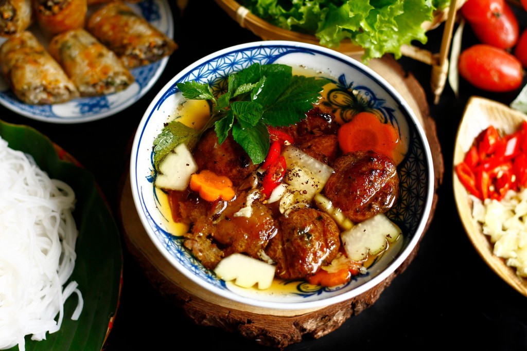 Bài 2: Lợi thế đặc trưng của Hà Nội